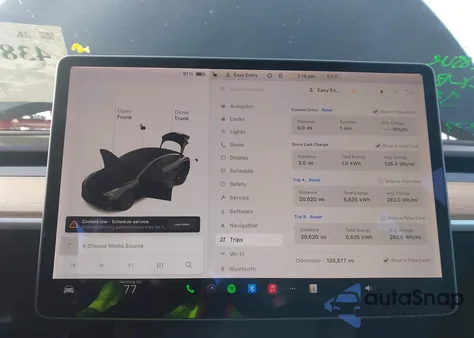 2021 Tesla Model 3 Standard Range Plus Rear-Wheel Drive z USA, uszkodzony, nr VIN 5YJ3E1EA4MF085616
